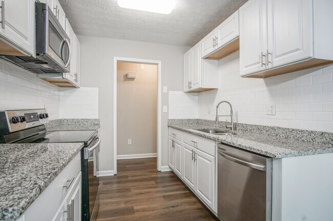 Building Photo - 3137 Glen Hollow Dr