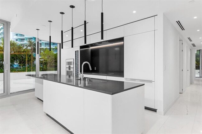 Building Photo - 300 Biscayne Blvd Way