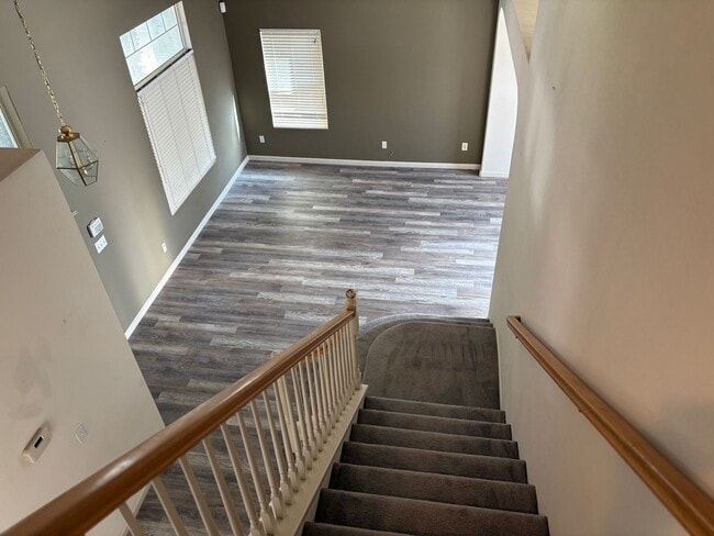 Building Photo - 4 bedroom 3 bathroom home with bedroom and...