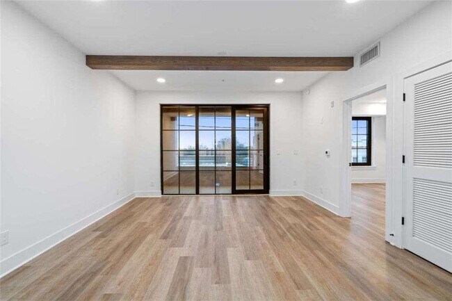 Building Photo - 346 Peters St SW