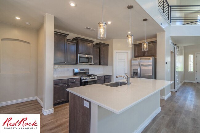 Building Photo - Stunning 4 Bedroom Home. Dog friendly!