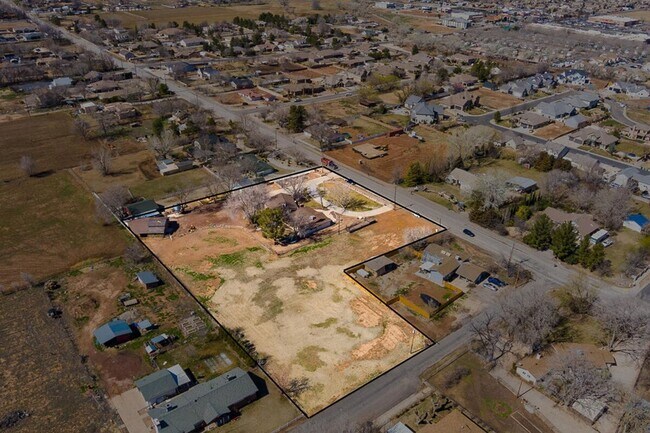 Building Photo - Beautifully Remodeled Three Bedroom Home on 2 Acres with Horse Privileges in Hurricane