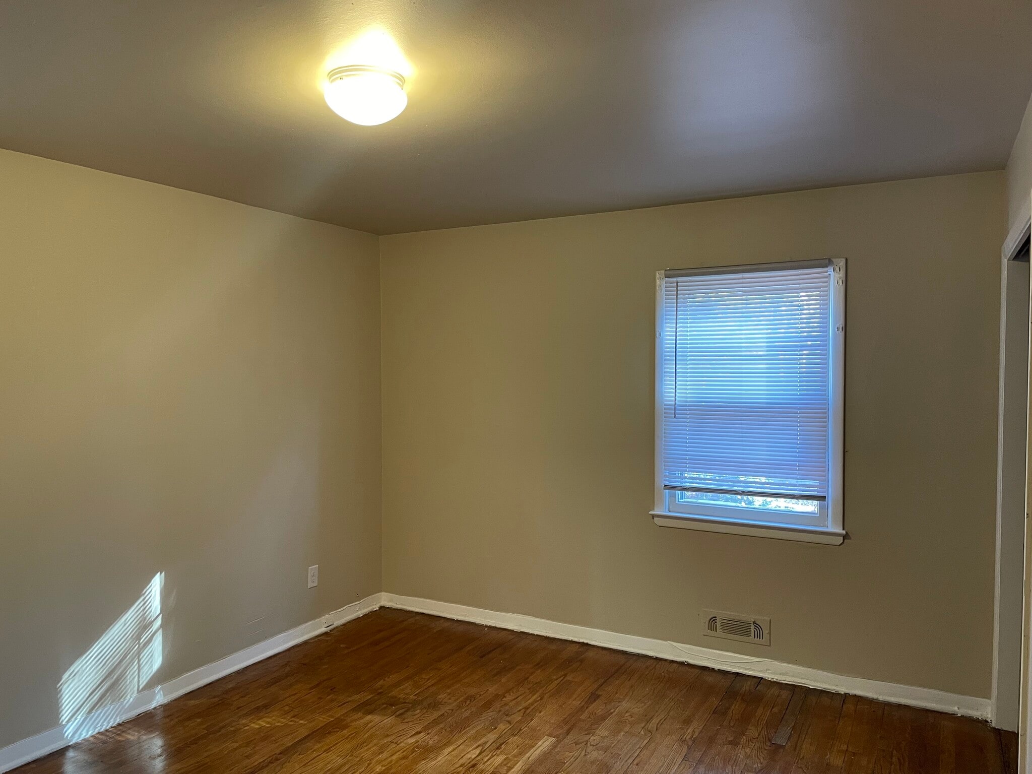 Building Photo - 24 Grand Ave