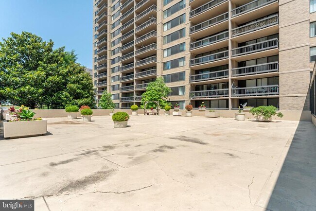 Building Photo - 3701 S George Mason Dr