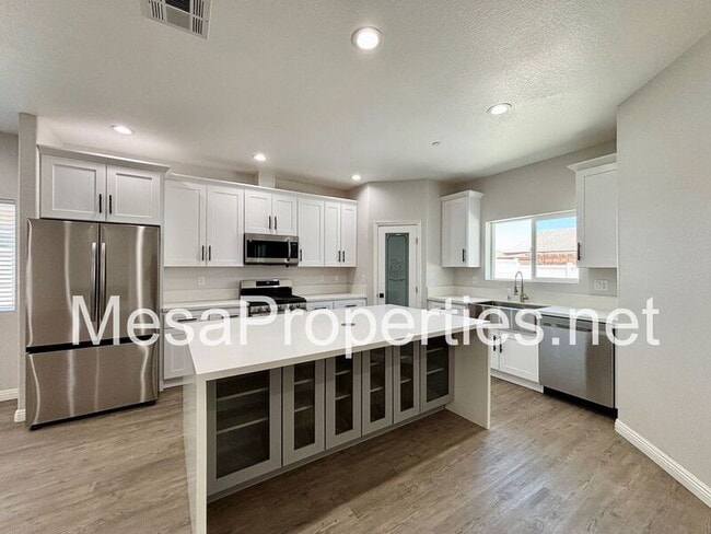 Building Photo - 13555 Sea Gull Dr
