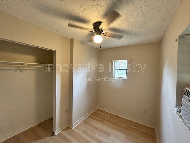 Building Photo - 517 E 5th St