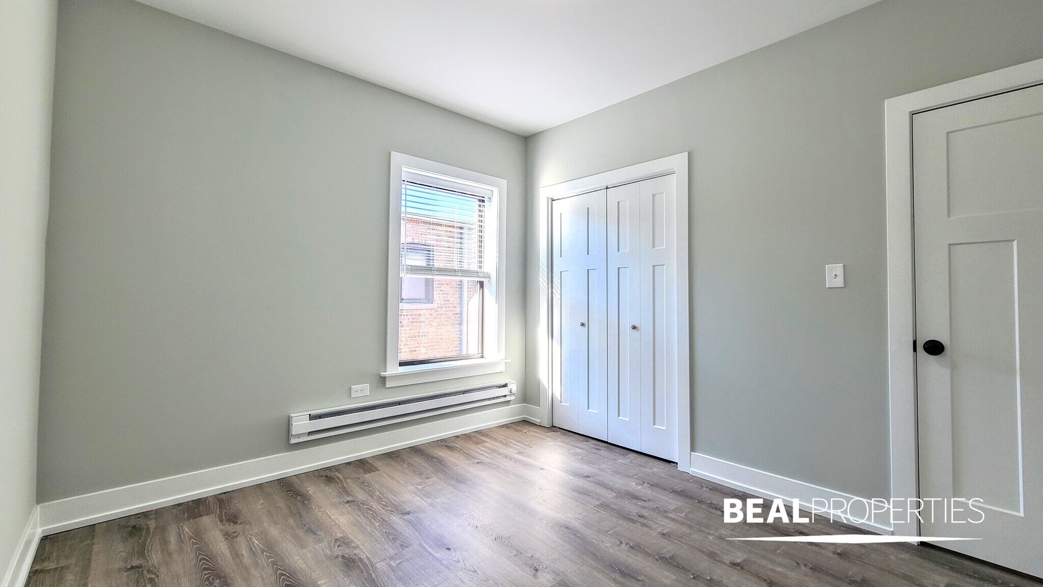 Building Photo - 622 W Cornelia Ave