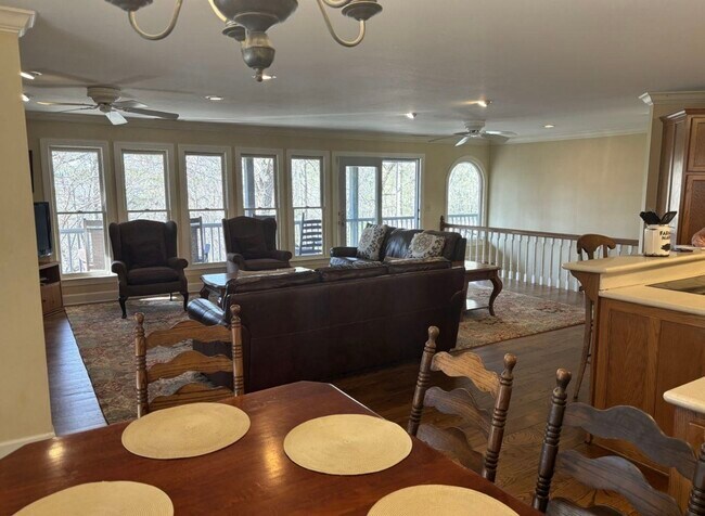 Building Photo - 462 Chalet Village Dr