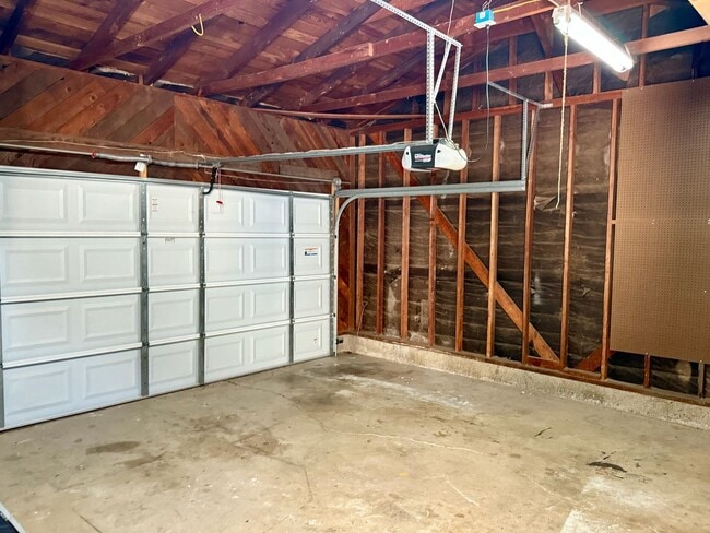 Building Photo - 4 Bed 2 Bath Home with Large Yard in Pacific Beach!