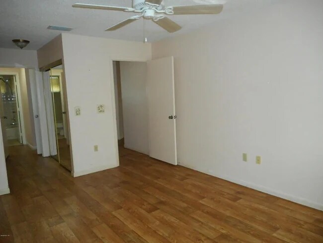 Building Photo - 10962 SW 84th Ave