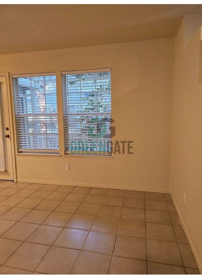 Building Photo - Charming 3 Bedroom 2 Bath Condo in TRACY! ...