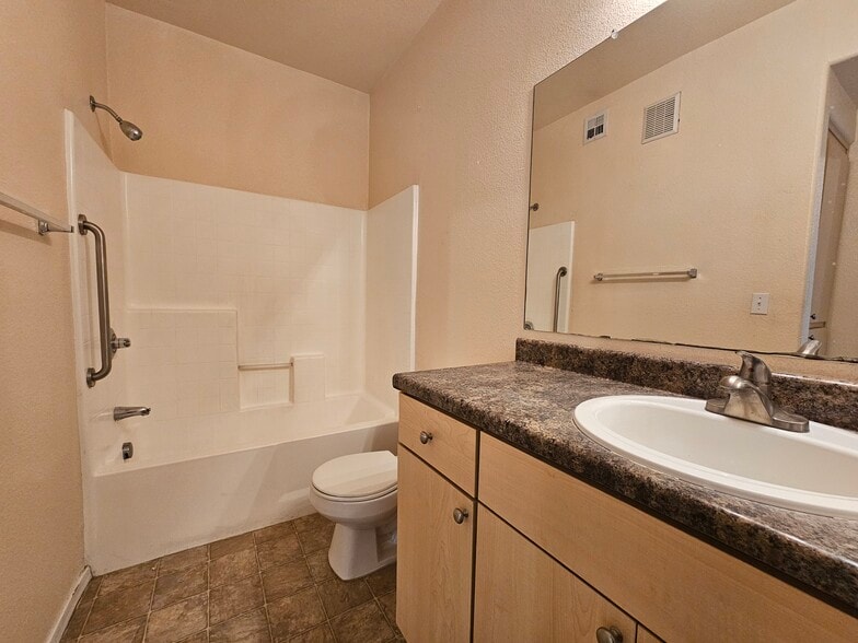 Bath - 18416 Cave Creek Road