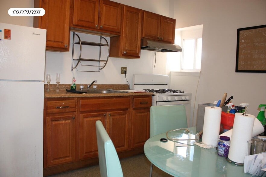 Building Photo - 30-16 38th Ave