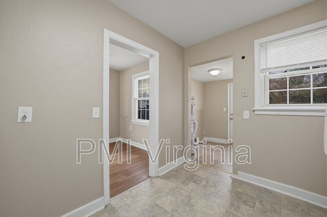 Building Photo - 217 Bob Ln