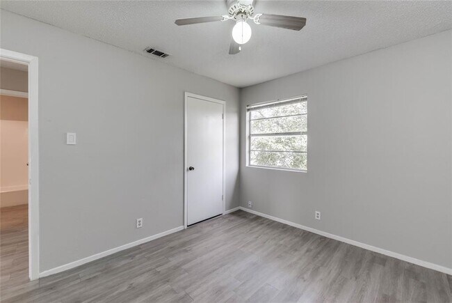 Building Photo - 11907 Alpheus Ave