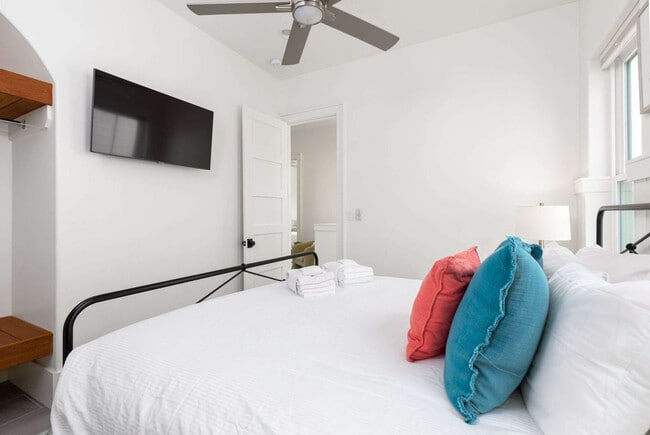 Building Photo - 218 George C Wallace Blvd