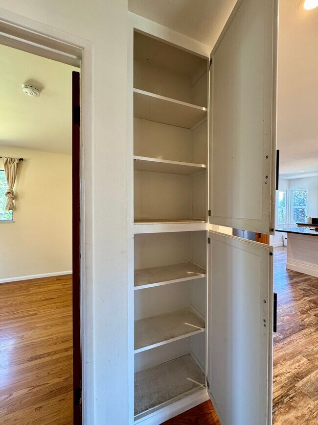 Building Photo - Upgraded, Charming House in La Mesa 2Bd/1Ba, Attached Garage, Large Backyard