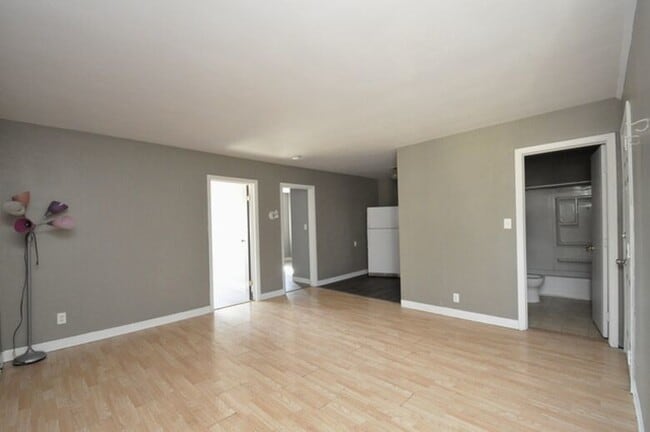 Building Photo - 506-530 Main St