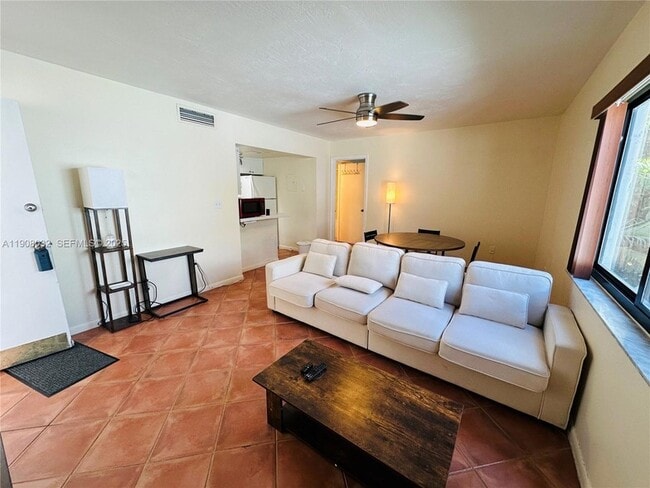 Building Photo - 619 Euclid Ave