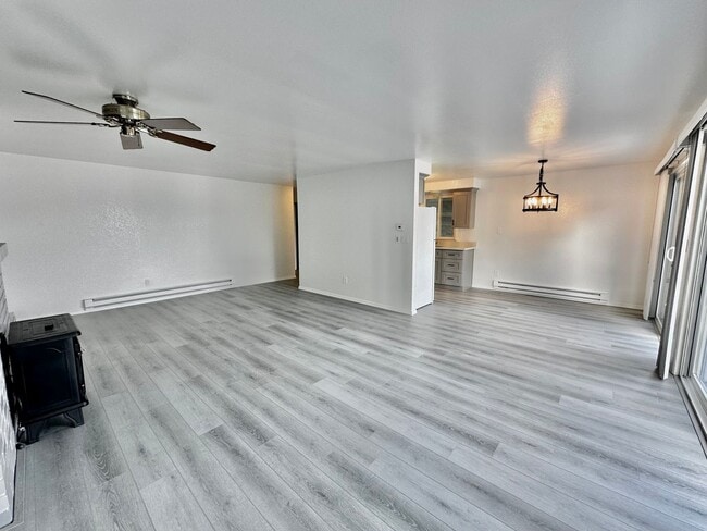 Building Photo - Newly Remodeled Top-Floor Duplex w/ Lake a...