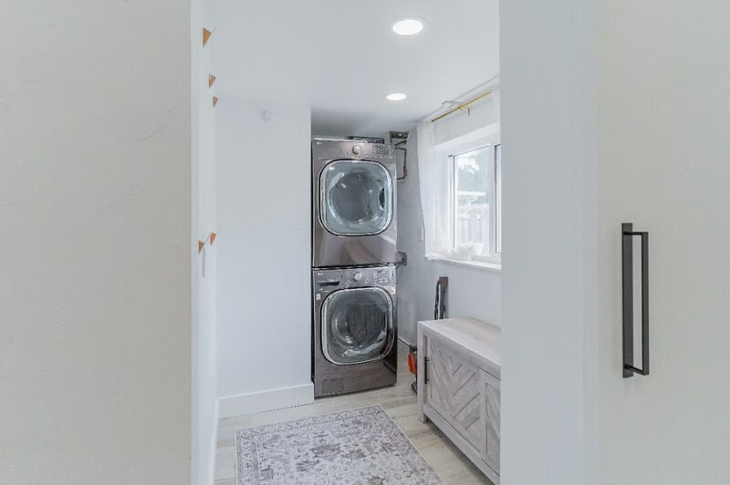 Building Photo - 1520 NE 16th Ave