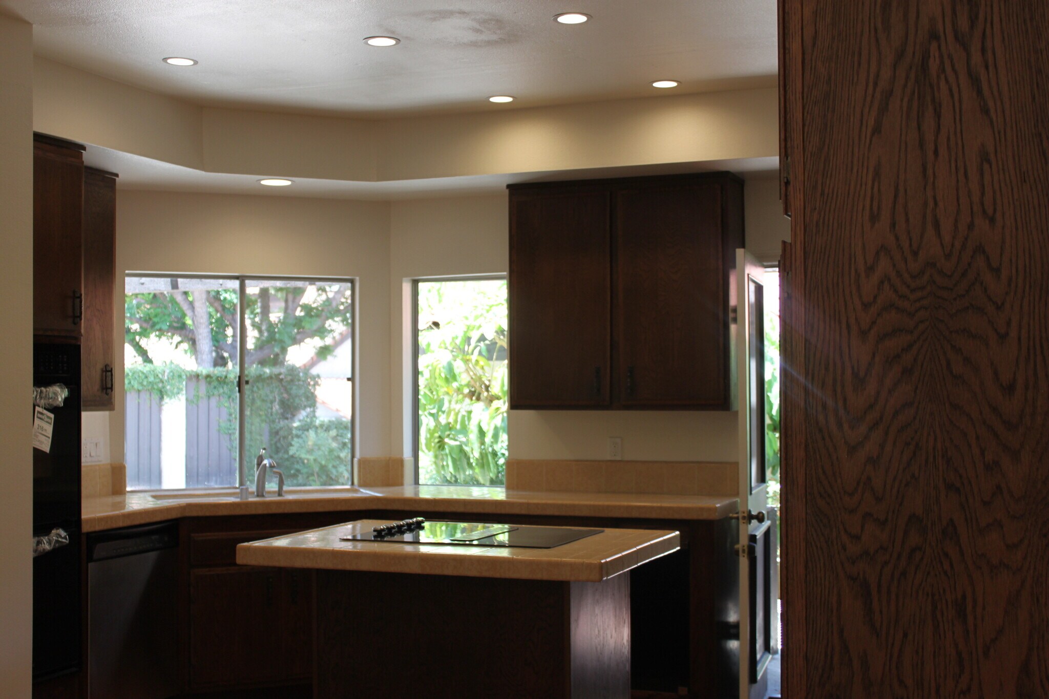 Building Photo - 629 Edith Way