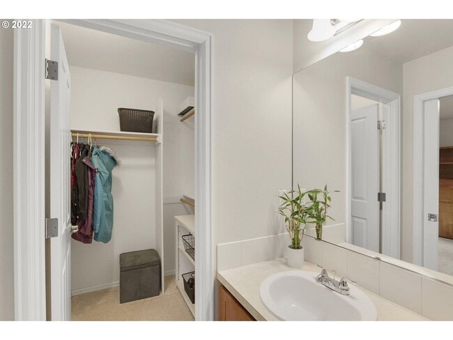 Building Photo - Available 2BD/2.5BATH Townhome in Desirabl...