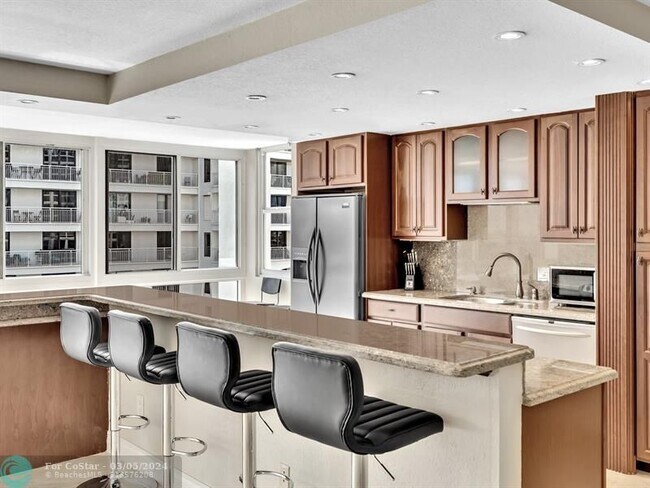 Building Photo - 3100 NE 49th St