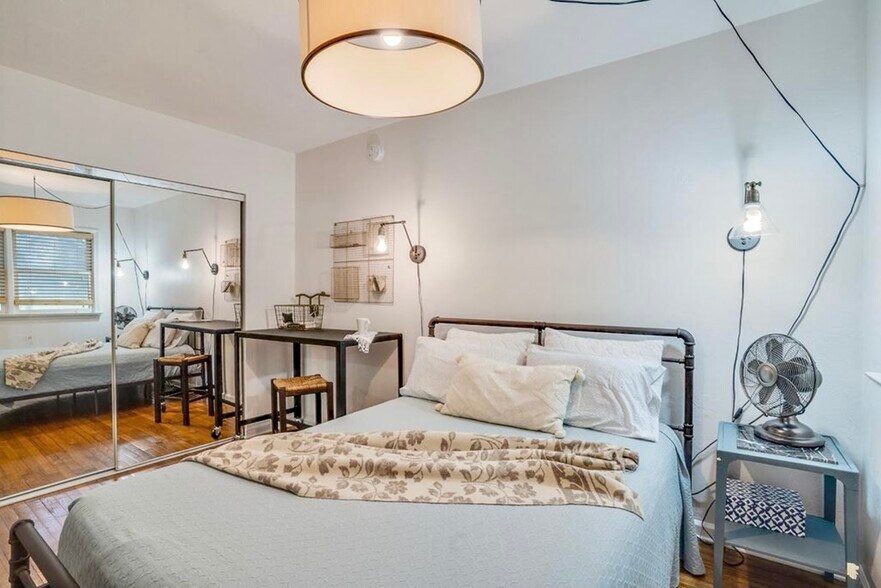 Building Photo - 360 S Franklin Blvd