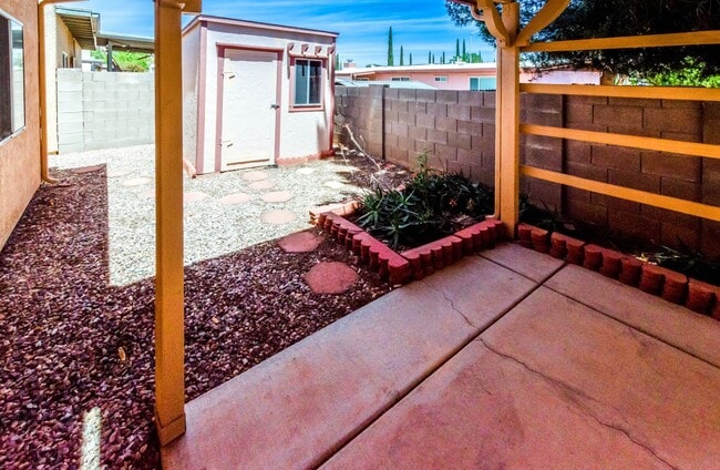Building Photo - 1083 Desert Oak Pl