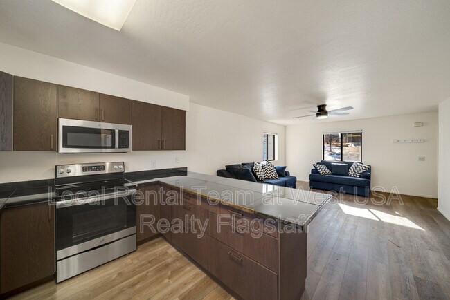 Building Photo - 55 S Pinegrove Rd