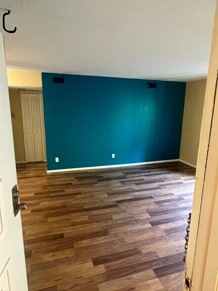 no carpet throughout - 3250 Oneal Cir