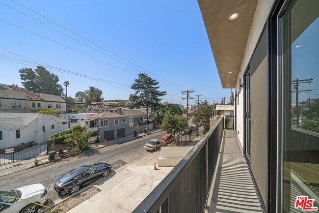 Building Photo - 257 S Park View St