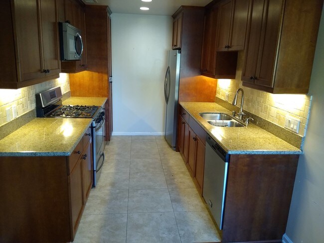 Building Photo - 1373 Grand Ave