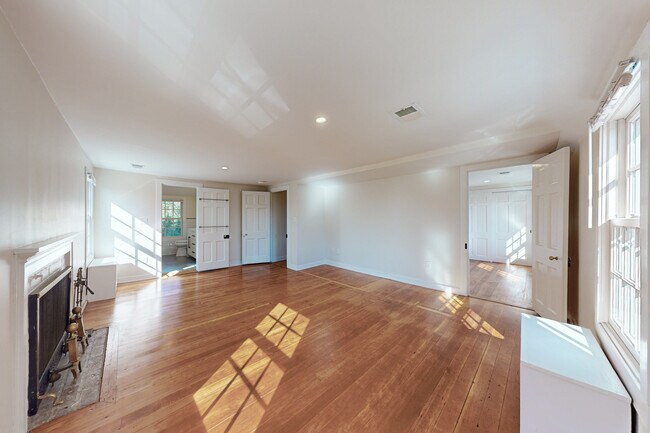 Building Photo - 88 5 Mile River Rd