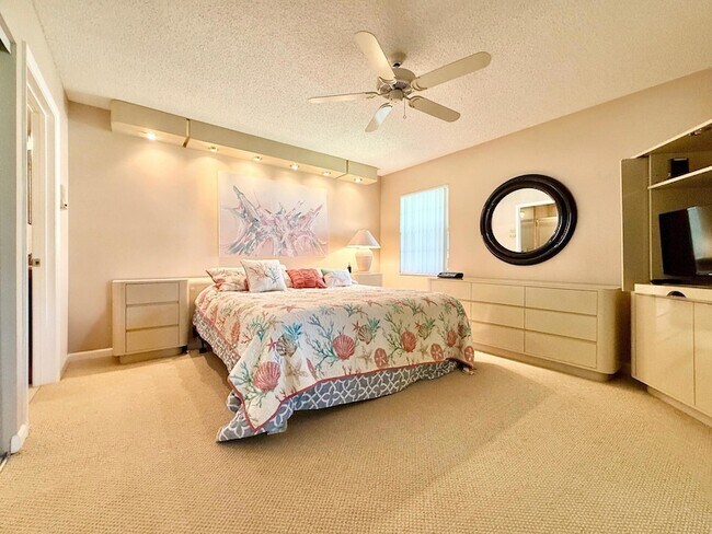 Building Photo - 10678 Ocean Palm Way