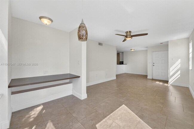 Building Photo - 2841 N Oakland Forest Dr