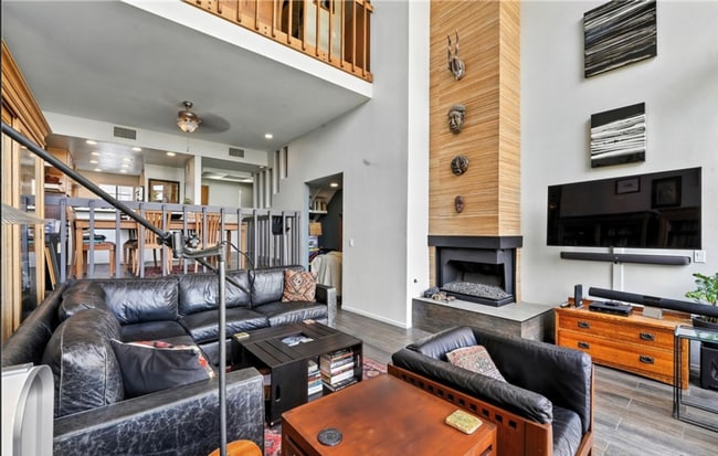 Building Photo - UNFURNISHED | 1 Bedroom | 1.5 Bath | $3,650/month