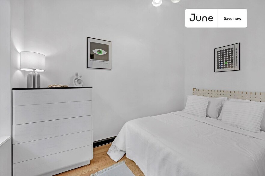 Building Photo - 336 W 46th St