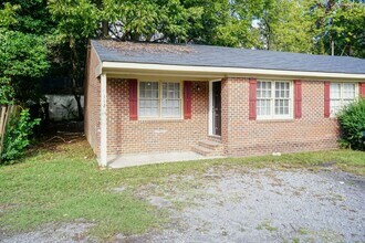 Building Photo - S Pine St