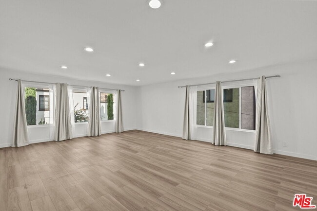 Building Photo - 3663 Los Feliz Blvd