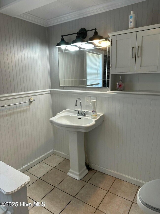 Building Photo - 4735 Cedar Ln SW