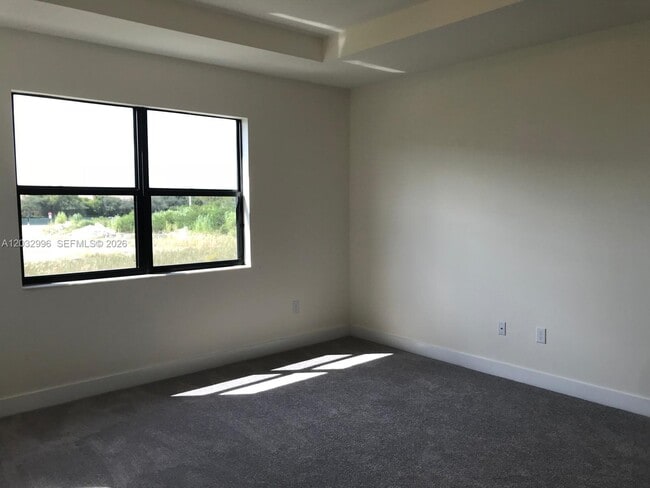 Building Photo - 8102 NW 105th Ct