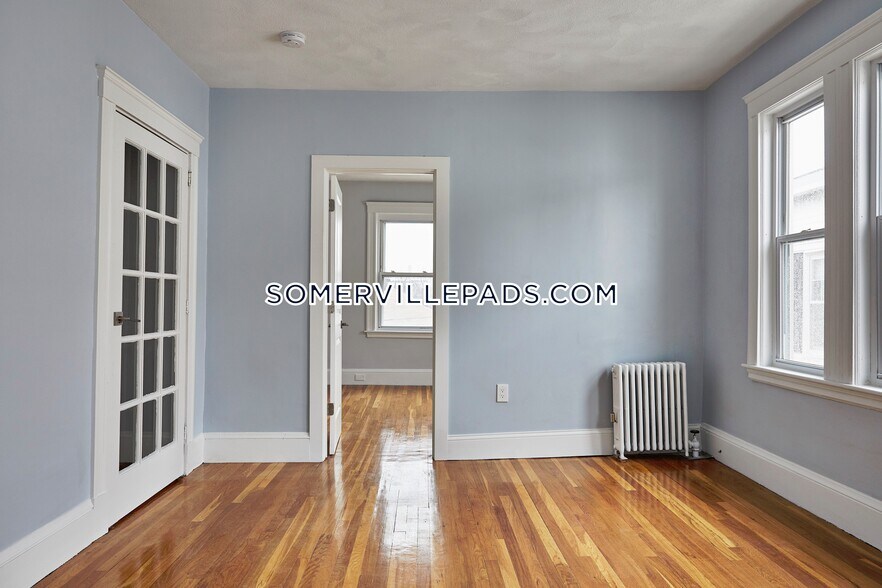 Building Photo - 52 Mansfield St