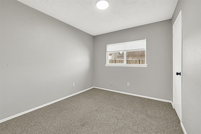 Building Photo - 6507 New World Dr