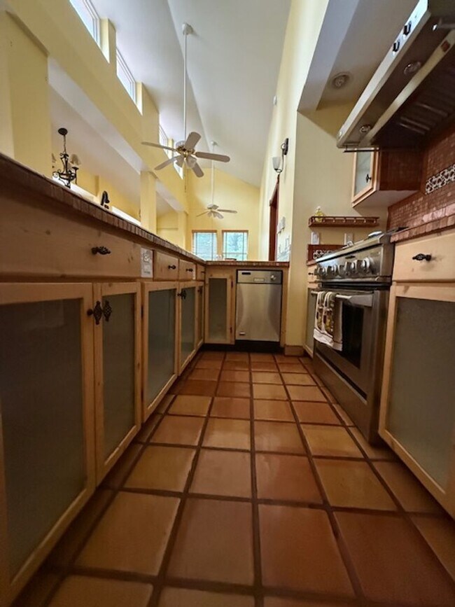 Building Photo - Potomac View