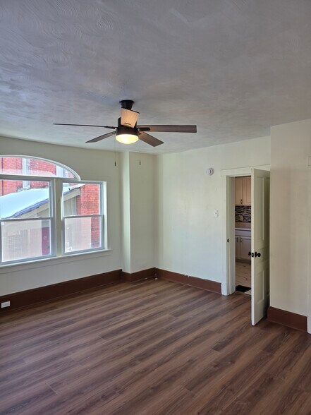 Building Photo - 727 Hill Ave