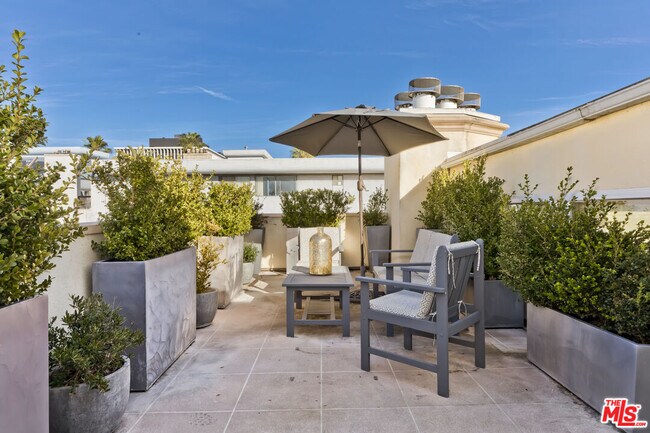 Building Photo - 132 S Maple Dr