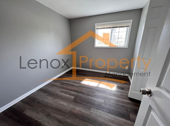 Building Photo - 3 Bedroom Home In Westland $300 off First Month Rent