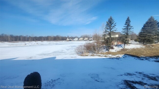 Building Photo - 6146 Lone Oak Cir